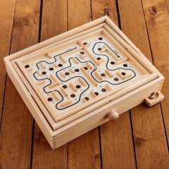 Dřevěný labyrint